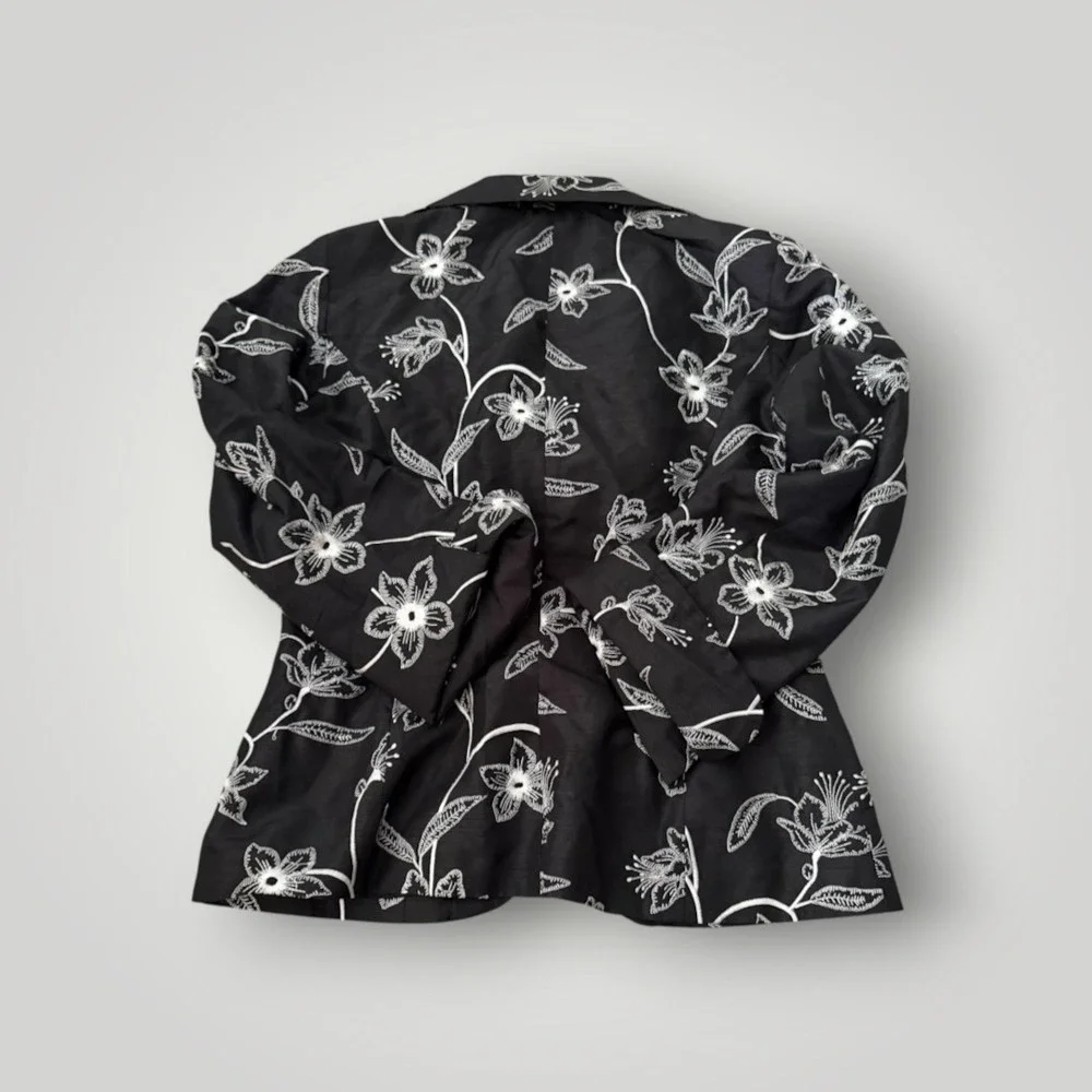 JS Collections structured black